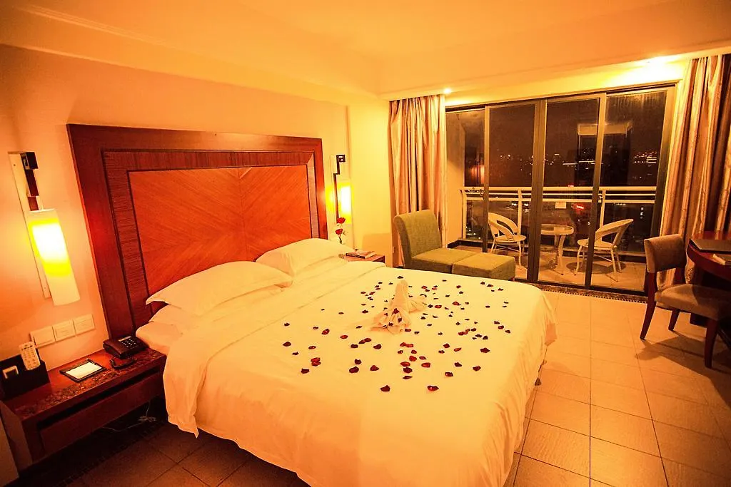 February Sea Seaview Hotel 싼야 3*,